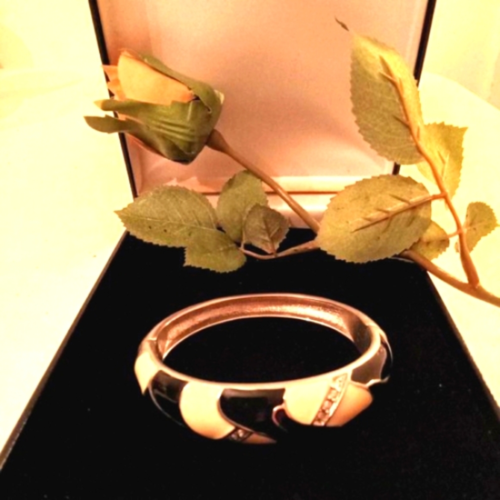 🎁 FREE GIFT INCLUDED 🎁 NWOT Vintage. Fashion Jewelry Accessories. Bracelet